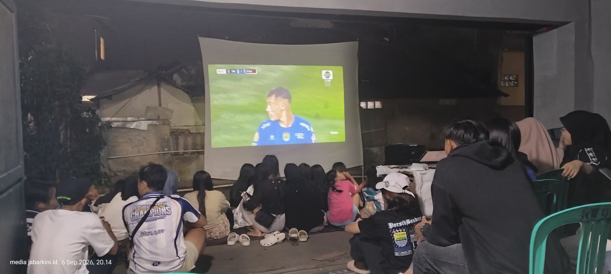Nobar Meriah di Cimaranggi, Karang Taruna Unit 01 Padamulya Perkuat Kebersamaan Warga