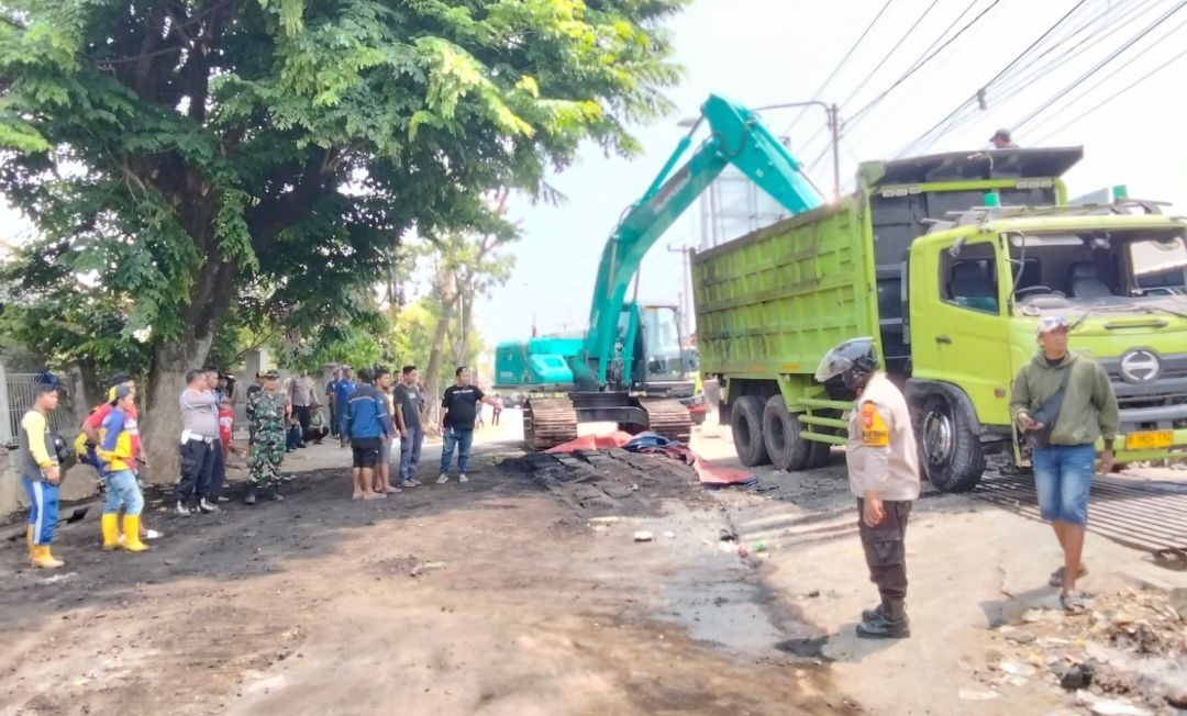 Truk Batu Bara Terguling di Magung Berhasil Dievakuasi, Arus Majalaya–Ciparay Kembali Normal