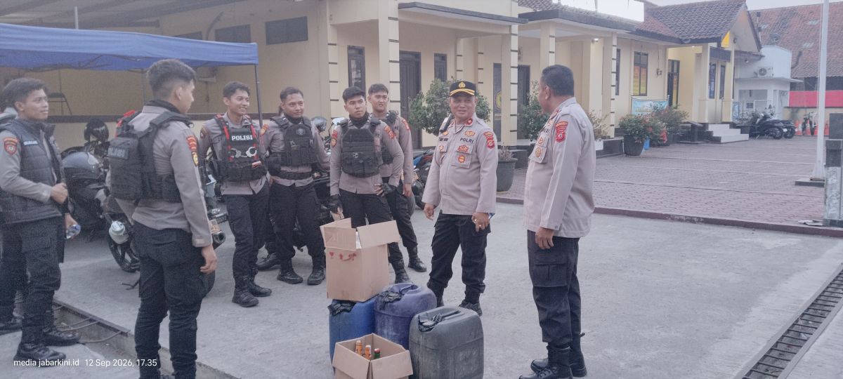Jelang Persija vs Persib, Polisi Bergerak! Operasi Pekat Sasar Peredaran Miras di Majalaya