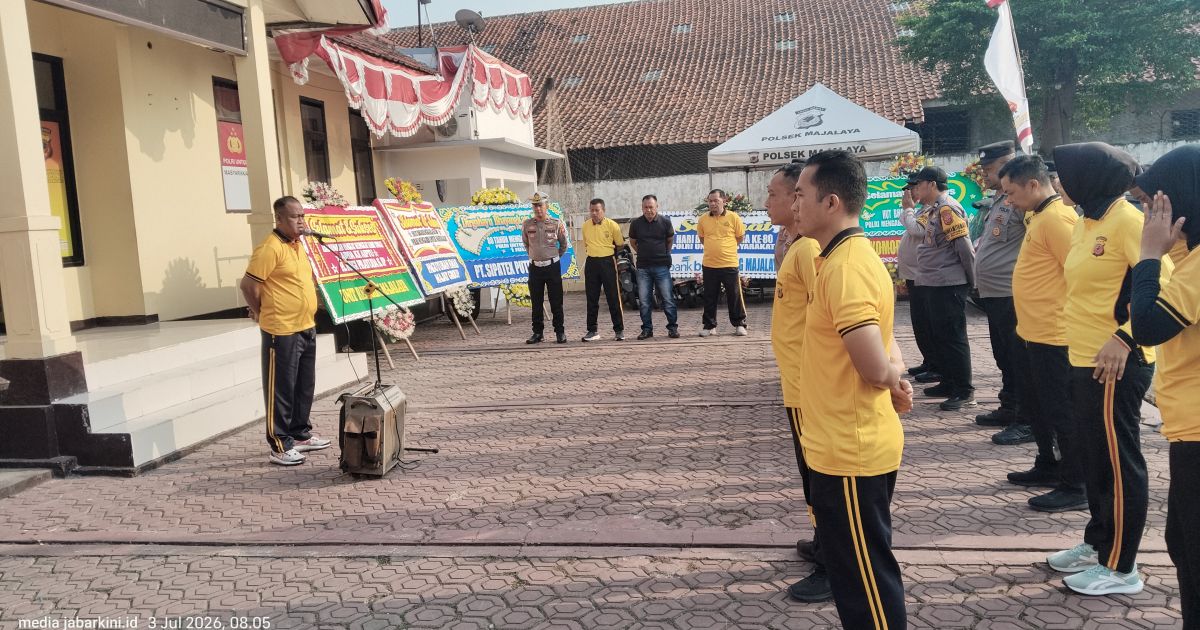 Polsek Majalaya Gelar Apel Pagi Peringati HUT Bhayangkara ke-80, Kapolsek Tekankan Disiplin dan Pelayanan Humanis