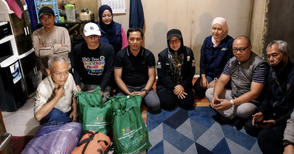 Peduli Warga Masyarakat, Camat Majalaya Turun Langsung Berikan Atensi dan Bantuan Sosial