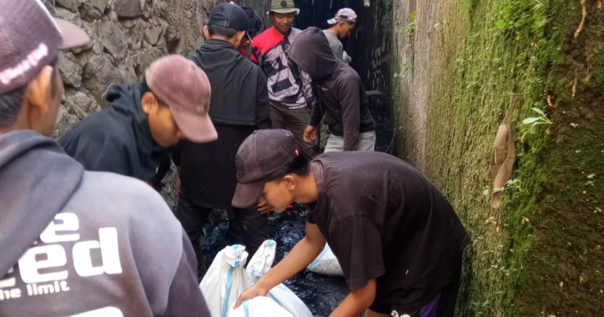 Kerap Jadi Sumber Banjir, Pentahelix Dayeuhkolot Normalisasi Saluran Pembuangan ke Sungai Citarum
