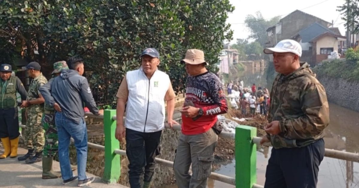 Kades Ciapus Apresiasi Kehadiran Anggota DPRD Dadang Hemayana dalam Upaya Normalisasi Saluran Air Cibanjaran