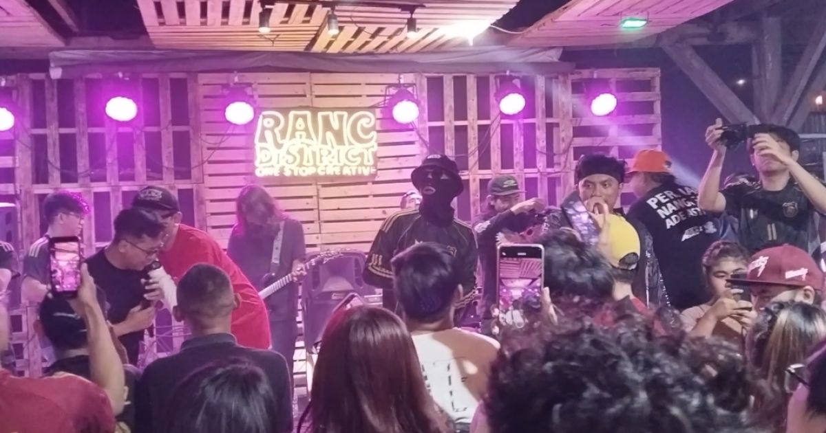 Tampil di Ranc District Majalaya, Asep Balon Ajak Musisi Muda Berani Berkarya dan Dukung Event Musik Lokal