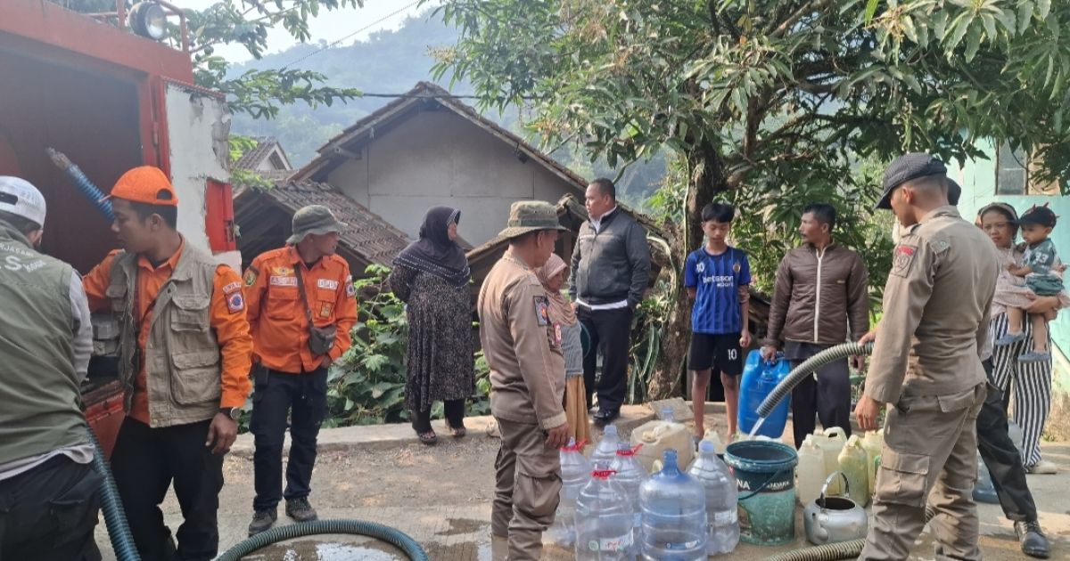 BPBD Salurkan Air Bersih untuk Warga Terdampak Kekeringan di Arjasari