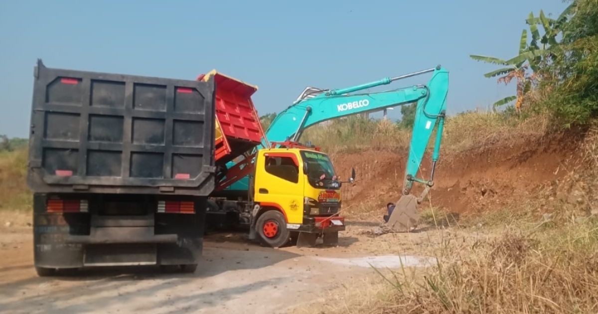Diduga Manfaatkan Proyek SPAM PDAM, Aktivitas Galian C Tanpa Izin di Pacet Disorot