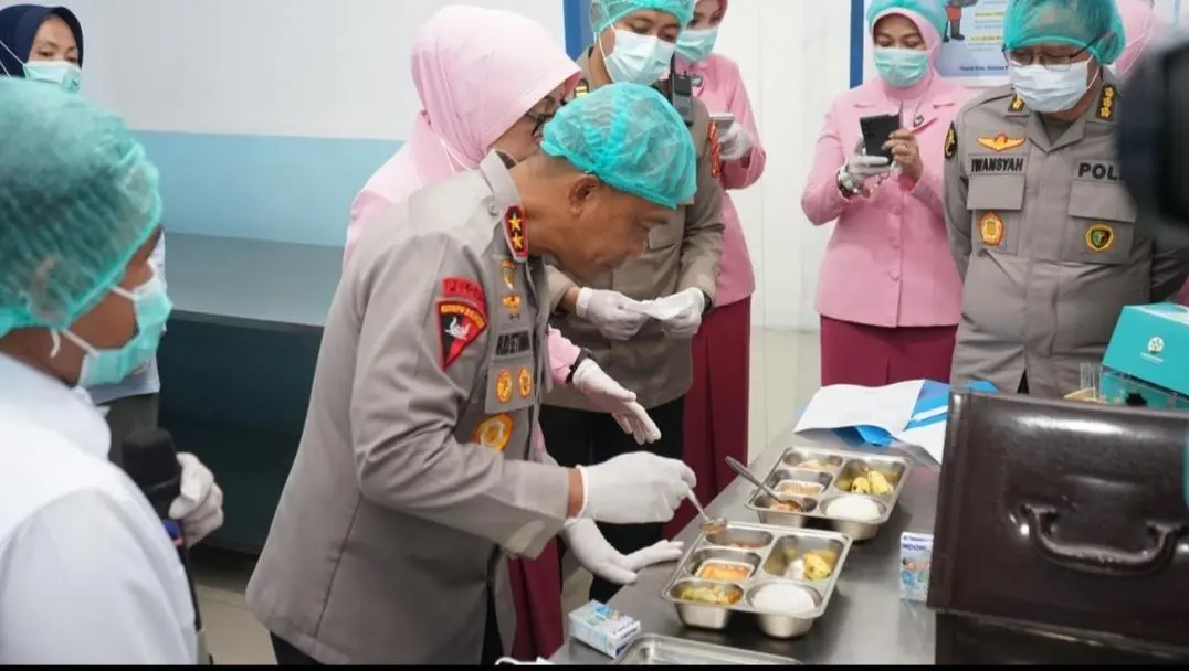 Kapolda Jabar Tinjau SPPG Yayasan Kemala Bhayangkari Polres Garut, Pastikan Layanan Gizi Optimal