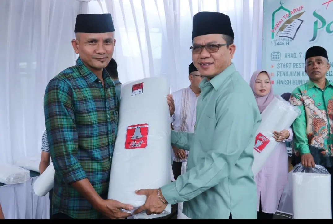 KDS Laksanakan Tradisi Bagi-bagi Kain Kafan di Malam Tahun Baru Islam
