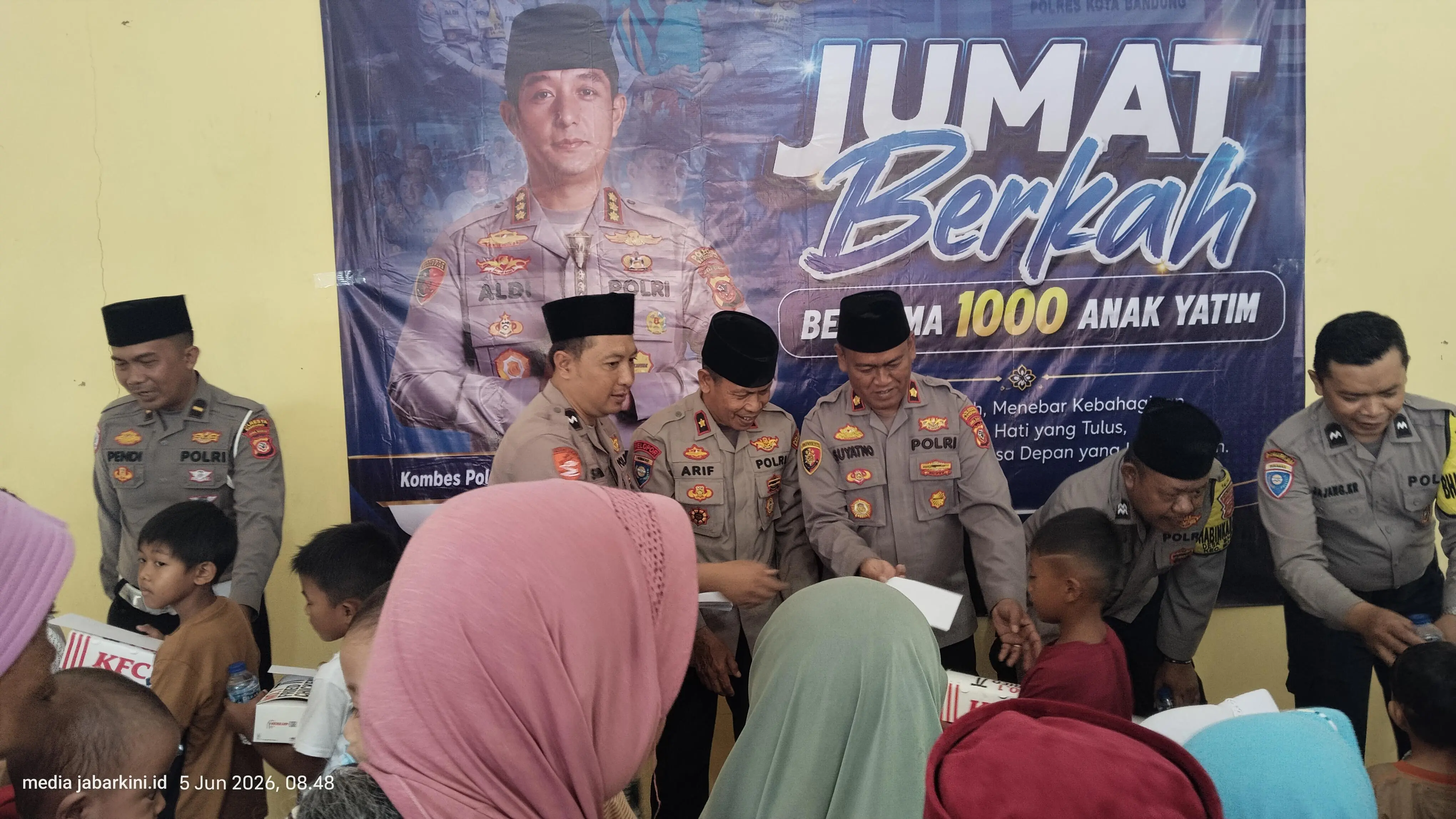 Jumat Berkah Bersama 1.000 Anak Yatim, Polsek Majalaya Perkuat Silaturahmi dan Doakan Kondusivitas Wilayah