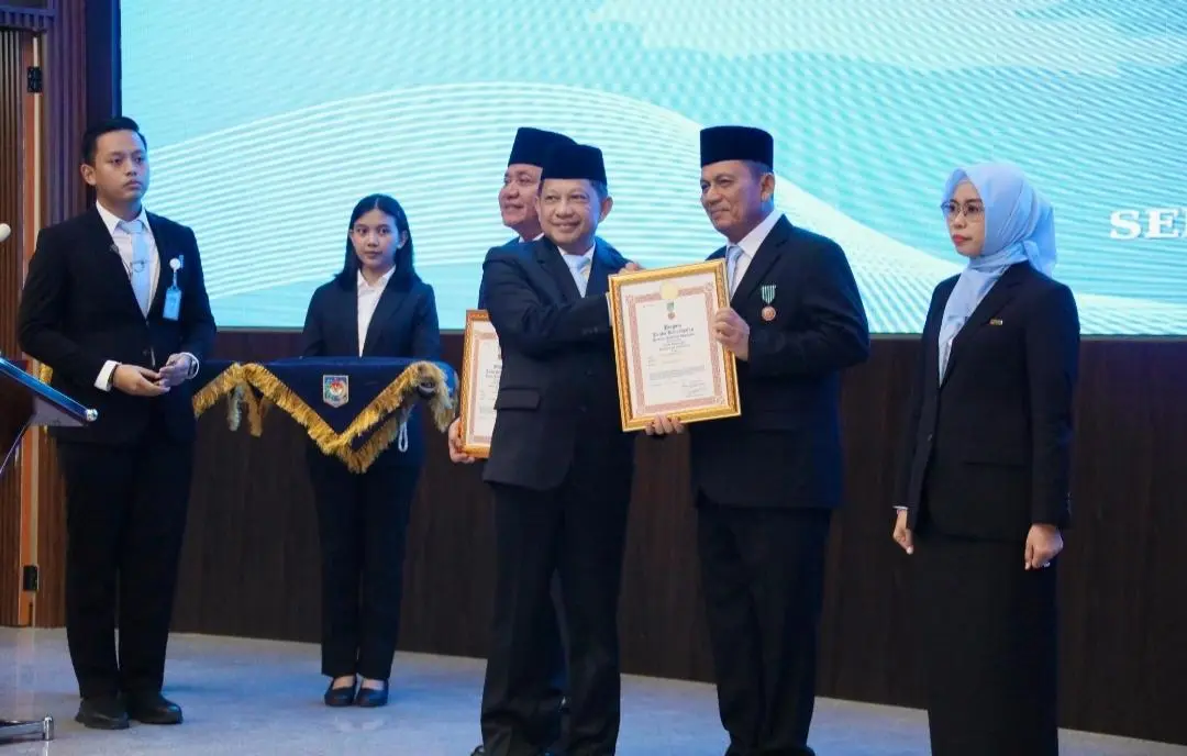 Pemerintah Anugerahkan Tanda Kehormatan Satyalancana Wira Karya kepada Enam Tokoh