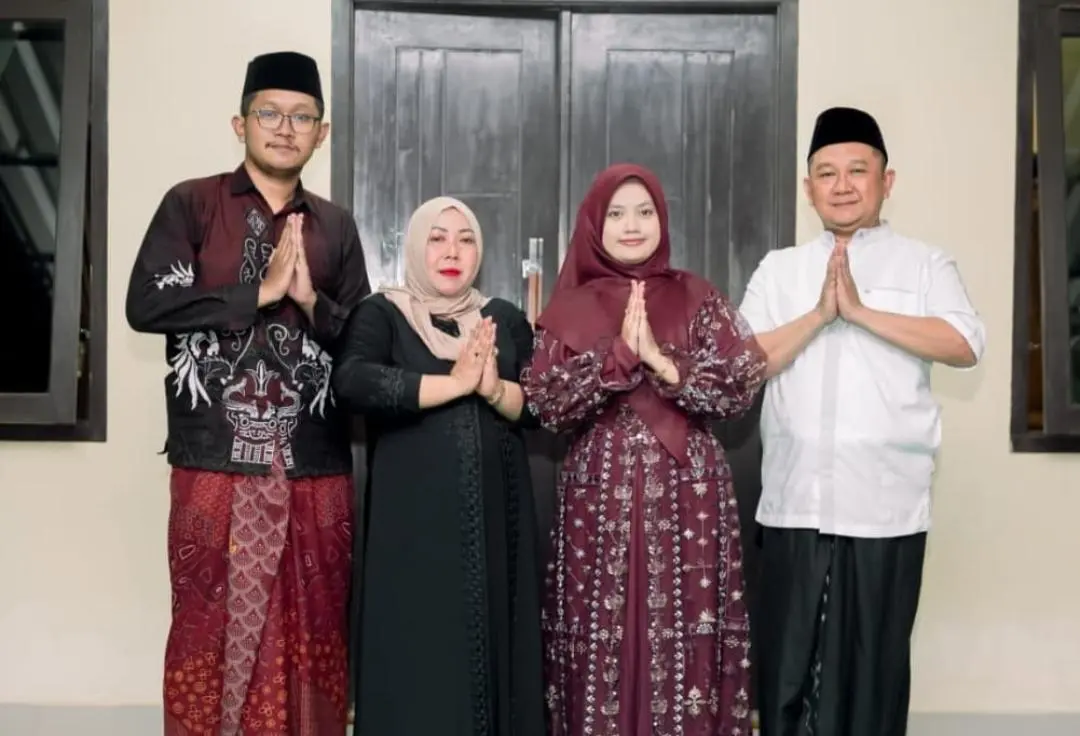 Ketua RW Sumiati Bersama Keluarga Ucapkan Selamat Idul Adha 1447 H, Ajak Warga Pererat Kebersamaan Bangun Kabupaten Bandung