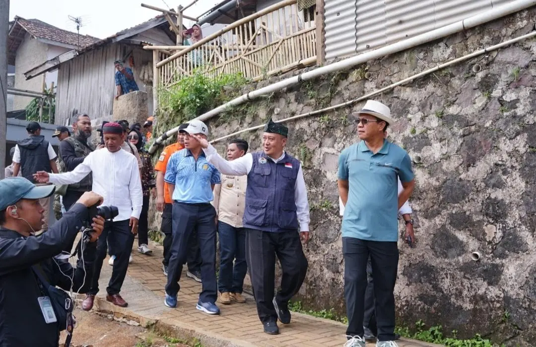 Bupati KDS Tinjau Lokasi Puting Beliung di Cimenyan, Serap Aspirasi Warga Terdampak