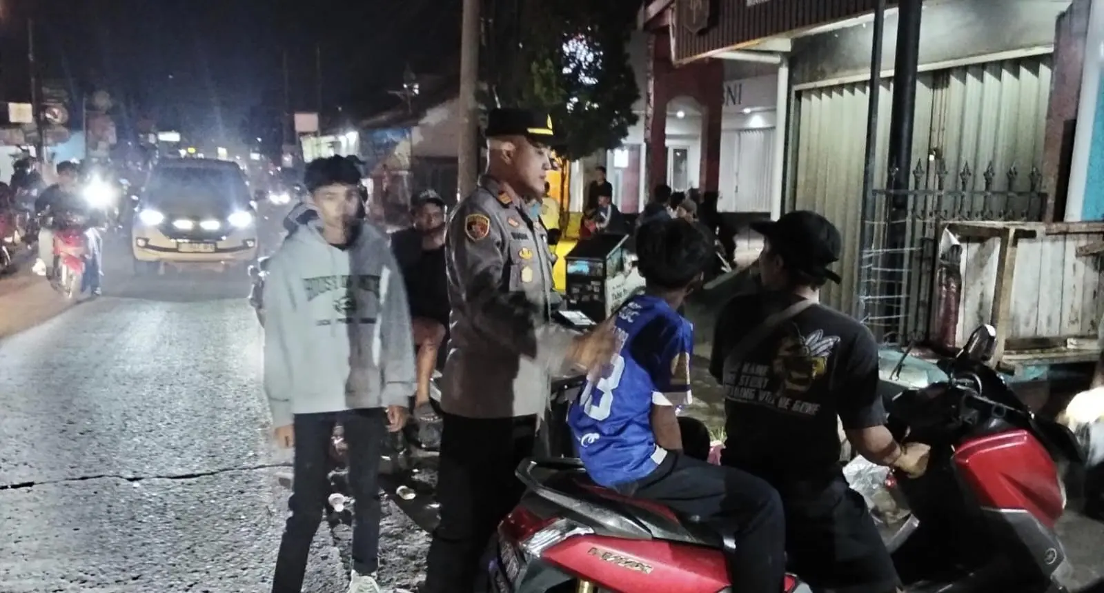 Polsek Ciparay Siaga Amankan Arus Lalu Lintas Saat Persib Bandung Kontra PSM Makassar