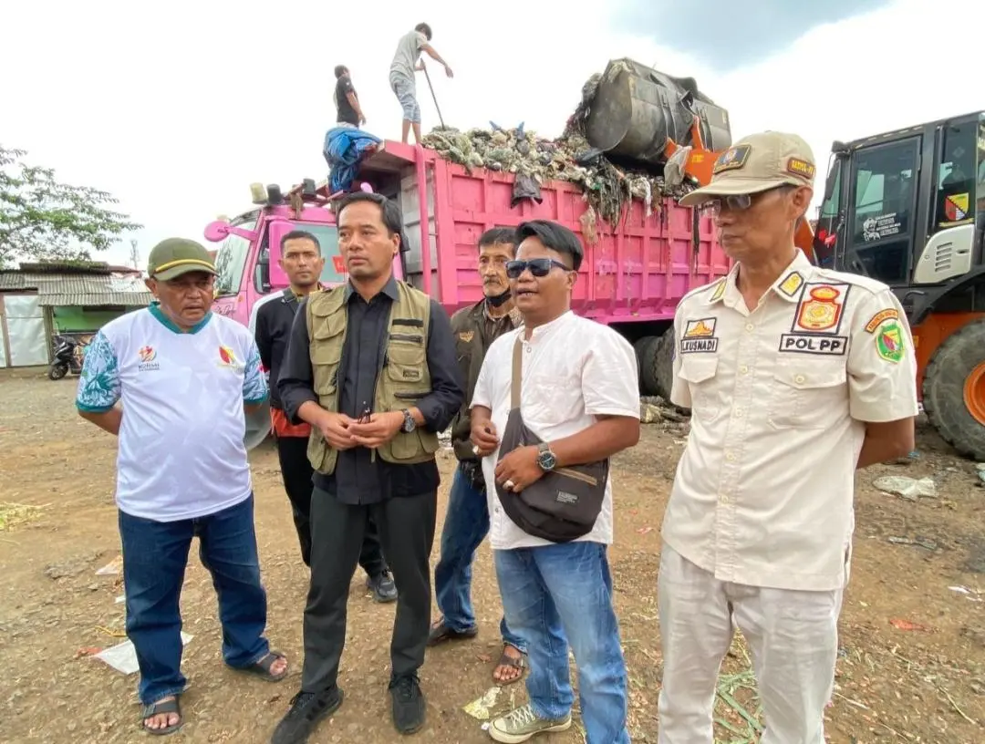 Camat Majalaya H. Rofiran Pimpin Penanganan Sampah Menumpuk di Terminal Majalaya