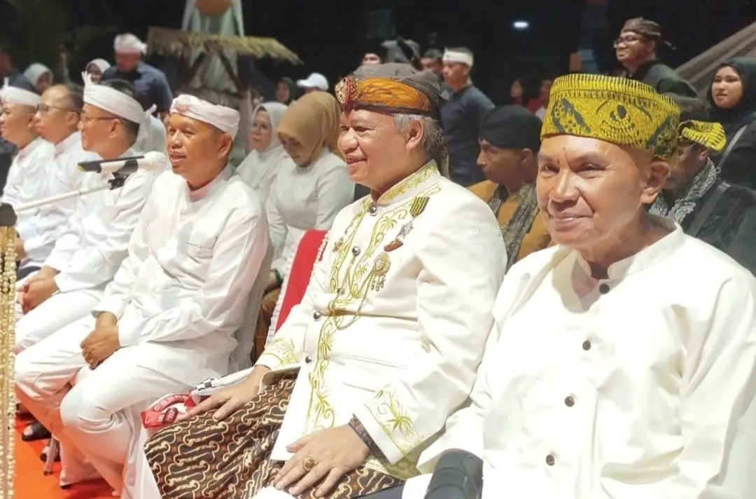 Kirab Mahkota Binokasih di Tasikmalaya, Amanat Galunggung Diserahkan ke Gubernur Jabar Dedi Mulyadi
