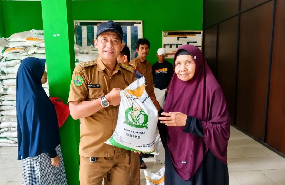 Pemdes Karyalaksana Salurkan Bantuan Pangan 2026 ke 1.494 KPM, Pastikan Tepat Sasaran