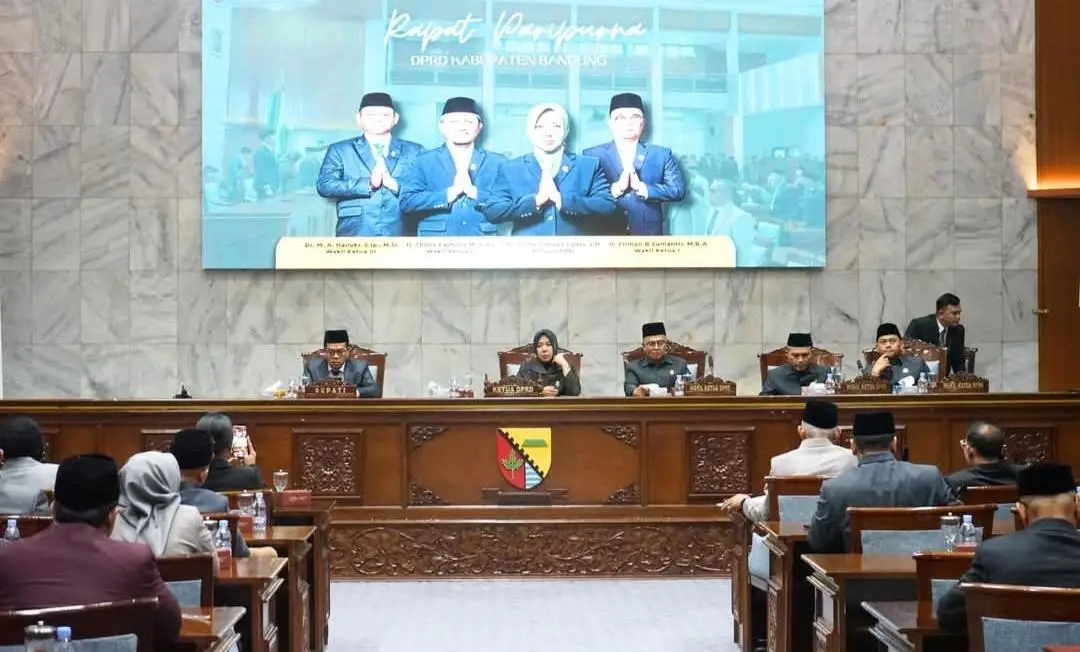 Ketua DPRD Renie Rahayu Fauzi Pimpin Paripurna Bahas LPKJ dan Raperda Keolahragaan