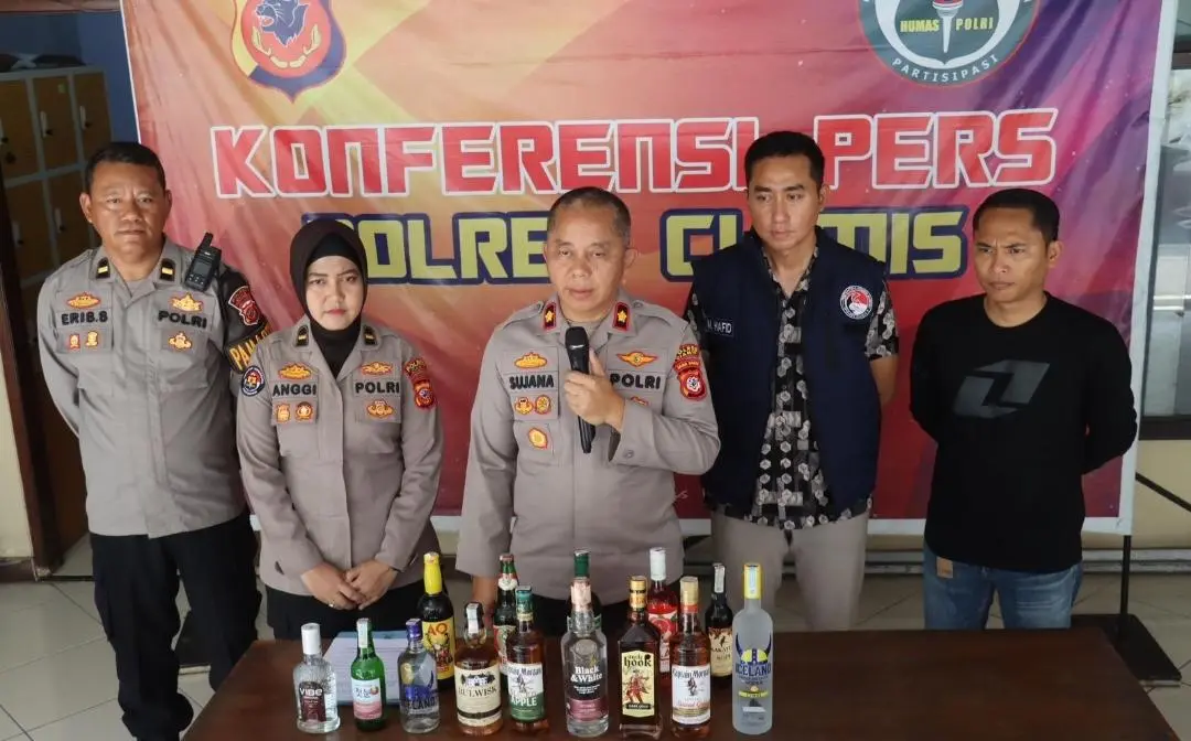 Polisi Sita Ribuan Botol Miras Ilegal, Tiga Pelaku Diamankan