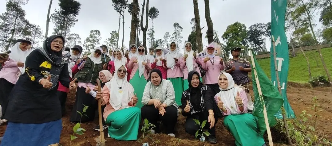 Hadiri Harlah ke-76 Fatayat NU, Ketua DPRD Kabupaten Bandung Dorong Gerakan Tanam 1.000 Bibit Kopi