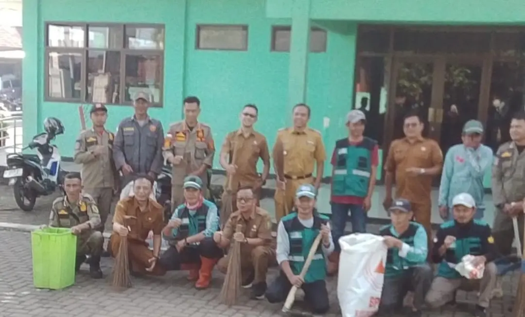 Karyawan Kecamatan Ibun Gelar Korve, Dorong Budaya Bersih dan Gotong Royong
