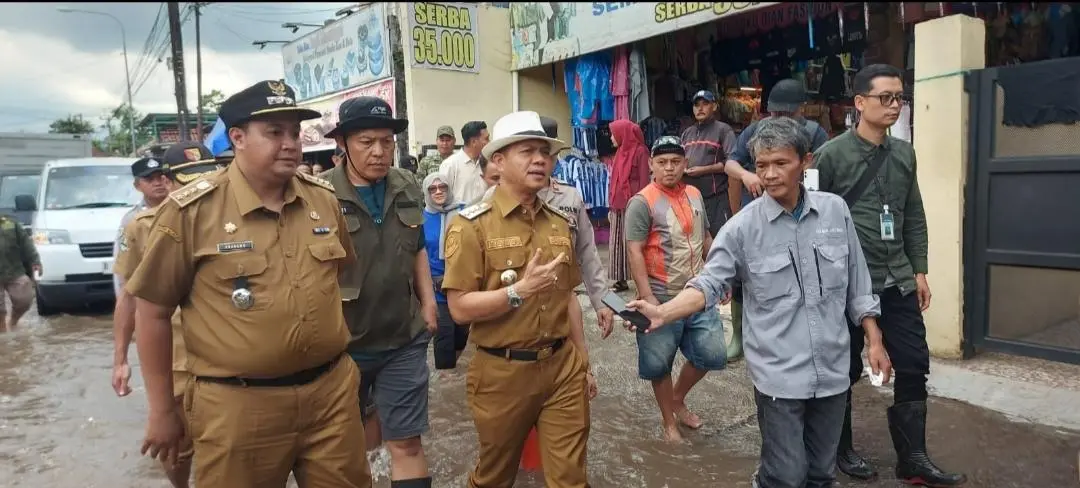 Gerak Cepat! KDS Turun Langsung ke  Lokasi Banjir dan Permukiman Terdampak Angin Kencang di Kabupaten Bandung