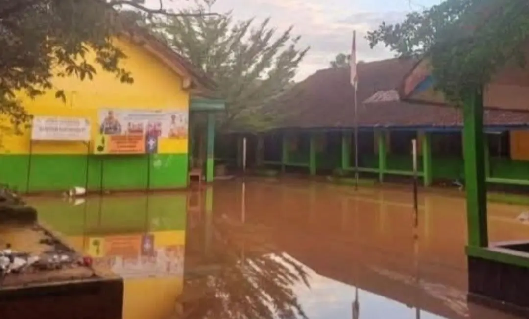 Banjir Rancaekek Rendam SDN 7 dan Ratusan Rumah, Aktivitas Belajar Terganggu