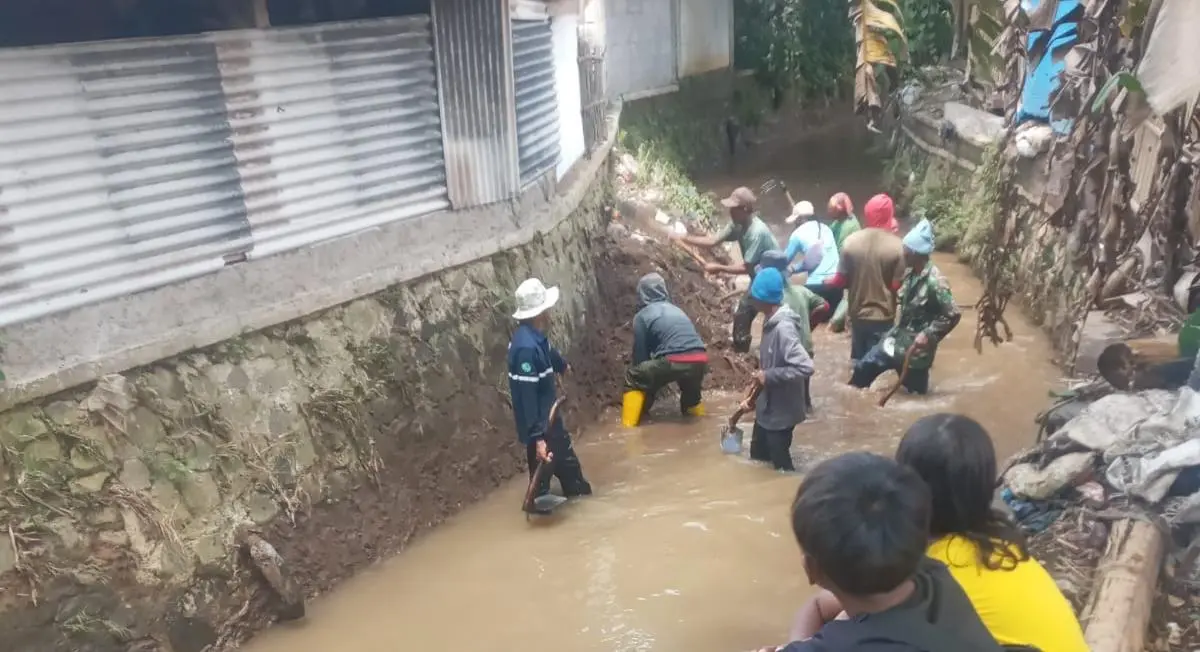 Pemdes Padamukti dan Warga Kompak Normalisasi Sungai, Cegah Ancaman Banjir