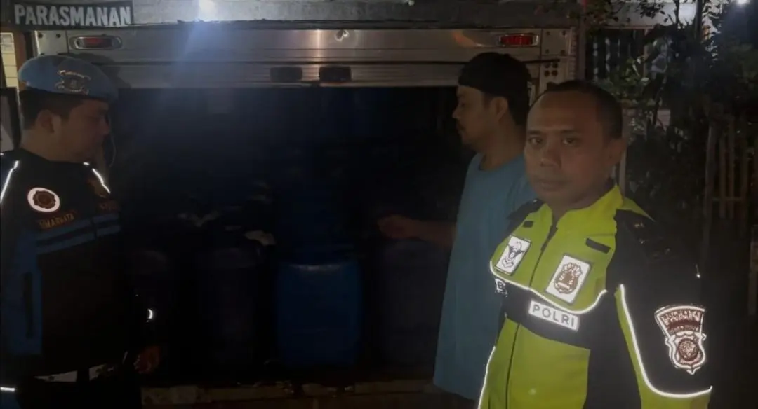 Satlantas Polresta Bandung Gagalkan Distribusi 1.500 Liter Tuak di Jalur One Way Wisata Soreang