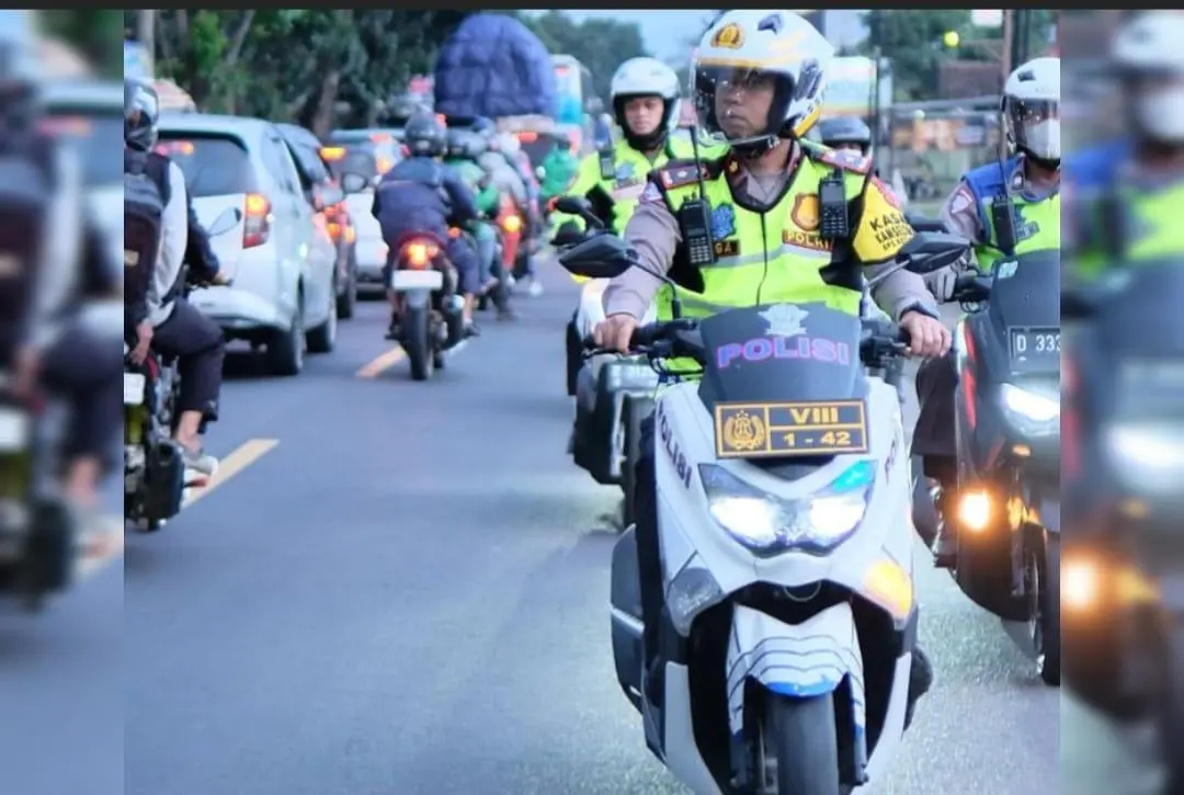 Wisata Pacira Diserbu! Satlantas Polresta Bandung Terapkan One Way, Parkir Liar Langsung Ditertibkan