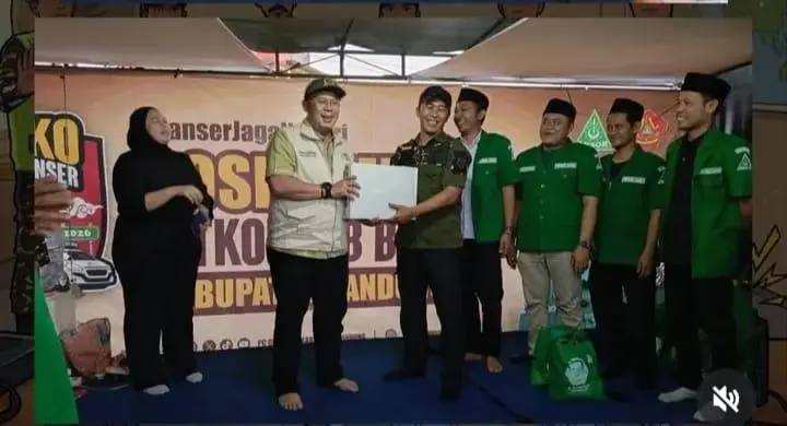 Wakil Ketua DPR RI Cucun Ahmad  Syamsurijal Bersama Humaira Kunjungi Posko Mudik Banser Satkorcab Kabupaten Bandung