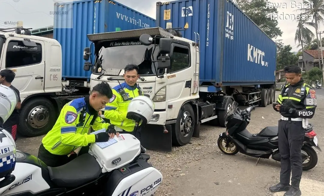 Polda Jabar Tilang 1.700 Truk Sumbu Tiga, Penindakan Diperketat Demi Kelancaran Arus Mudik