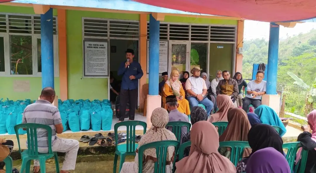 Paguyuban Bioset Padjadjaran dan Ikabio UNPAD Tebar Senyum di Sumedang, 111 Paket Sembako dan Wakaf Al-Qur’an Disalurkan ke Warga