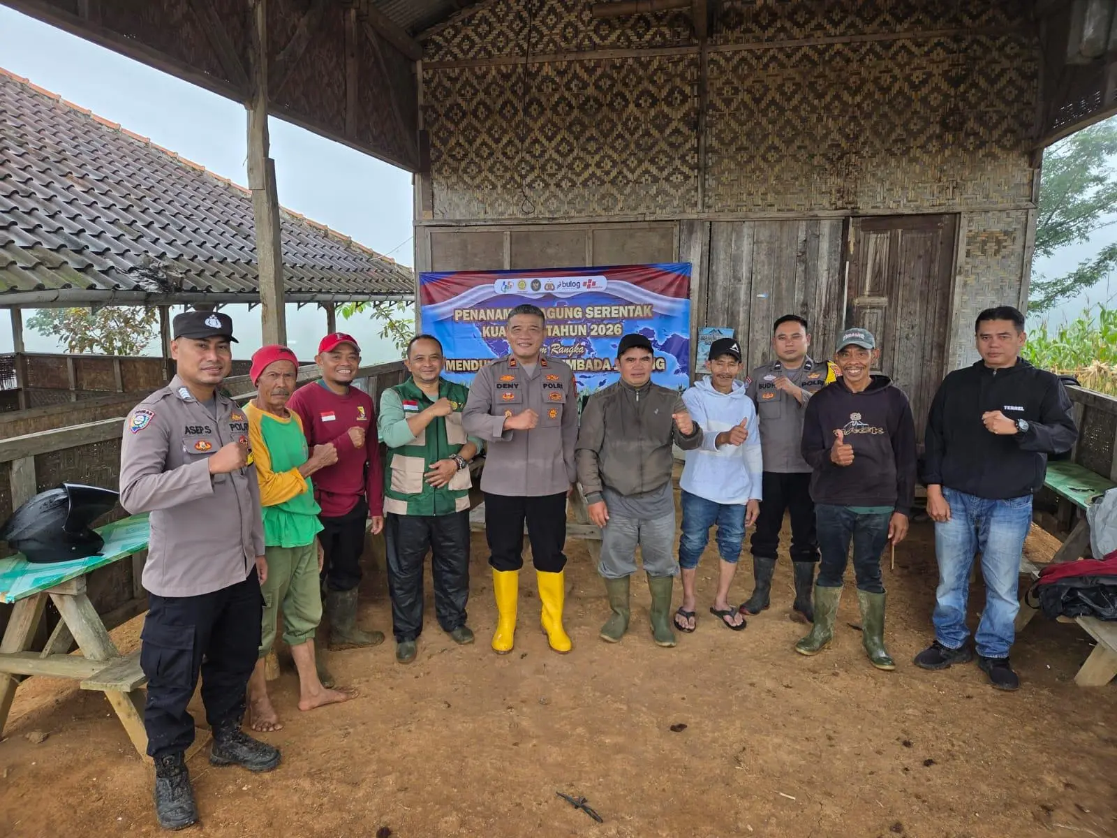 Kapolsek Ibun Pimpin Penanaman Jagung Serentak, Sinergi Polisi dan Petani Perkuat Ketahanan Pangan