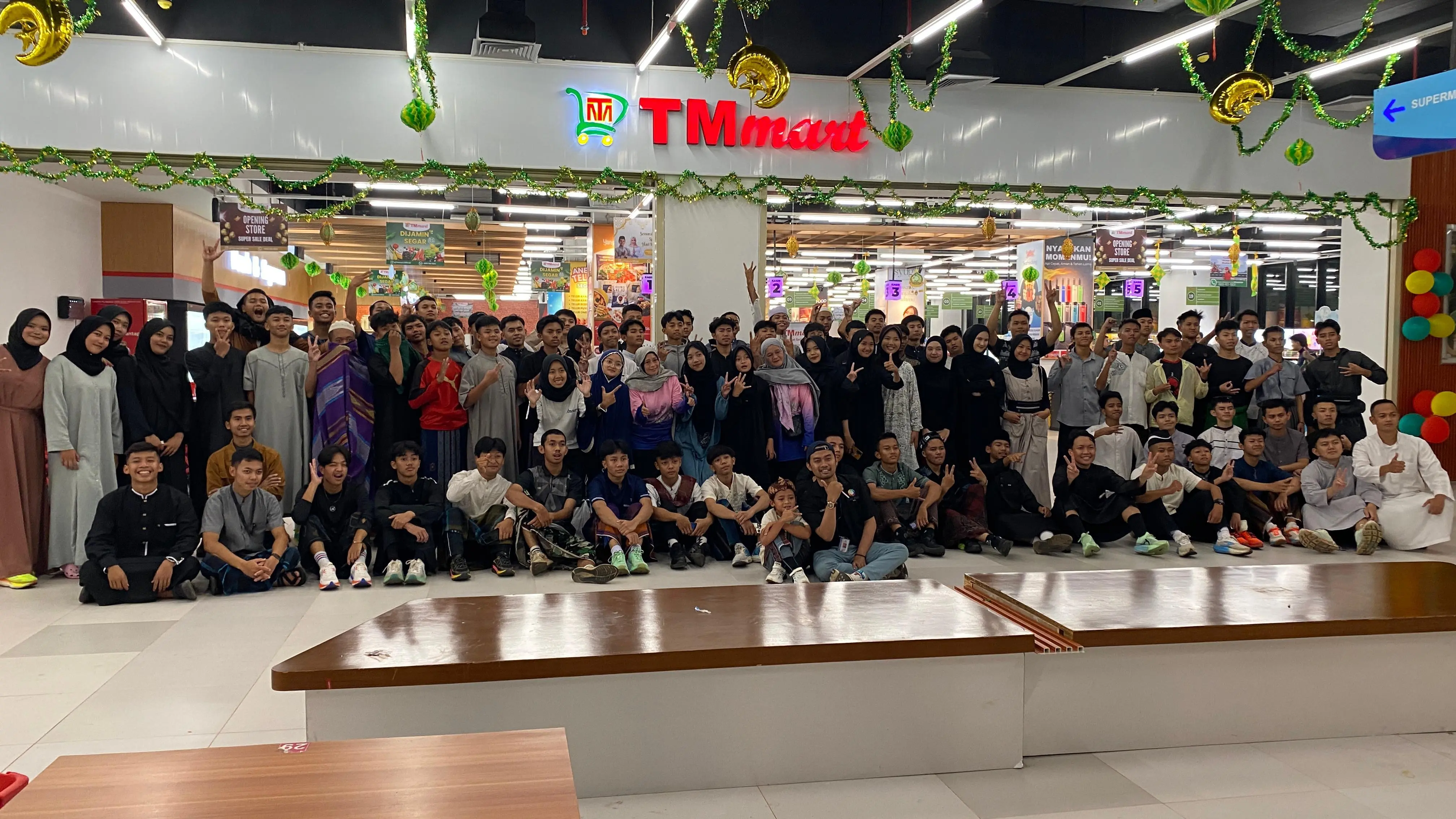 1.000 Takjil Gratis Dibagikan di Majalaya, Polisi dan Komunitas Turun Langsung di Depan Thee Matic Mall
