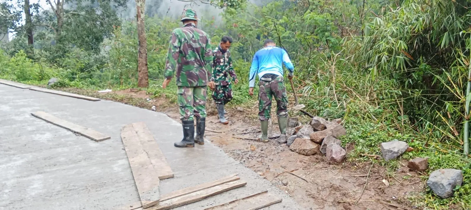 Jalan Beton 1,5 Km di Desa Cipelah Tuntas Dibangun, Bukti Sinergi TNI dan Warga dalam TMMD ke-127