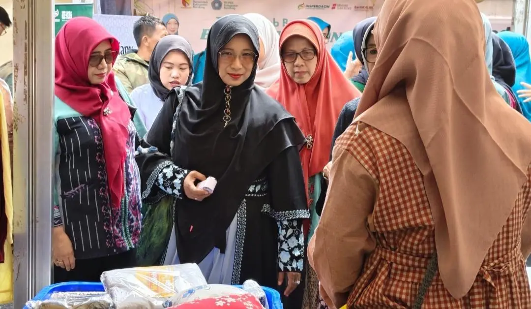 Hj. Emma Dety Dadang Supriatna, 130 Pelaku UMKM Siap Menyuguhkan Kebutuhan Para Pengujung Bazar Murah Ramadhan