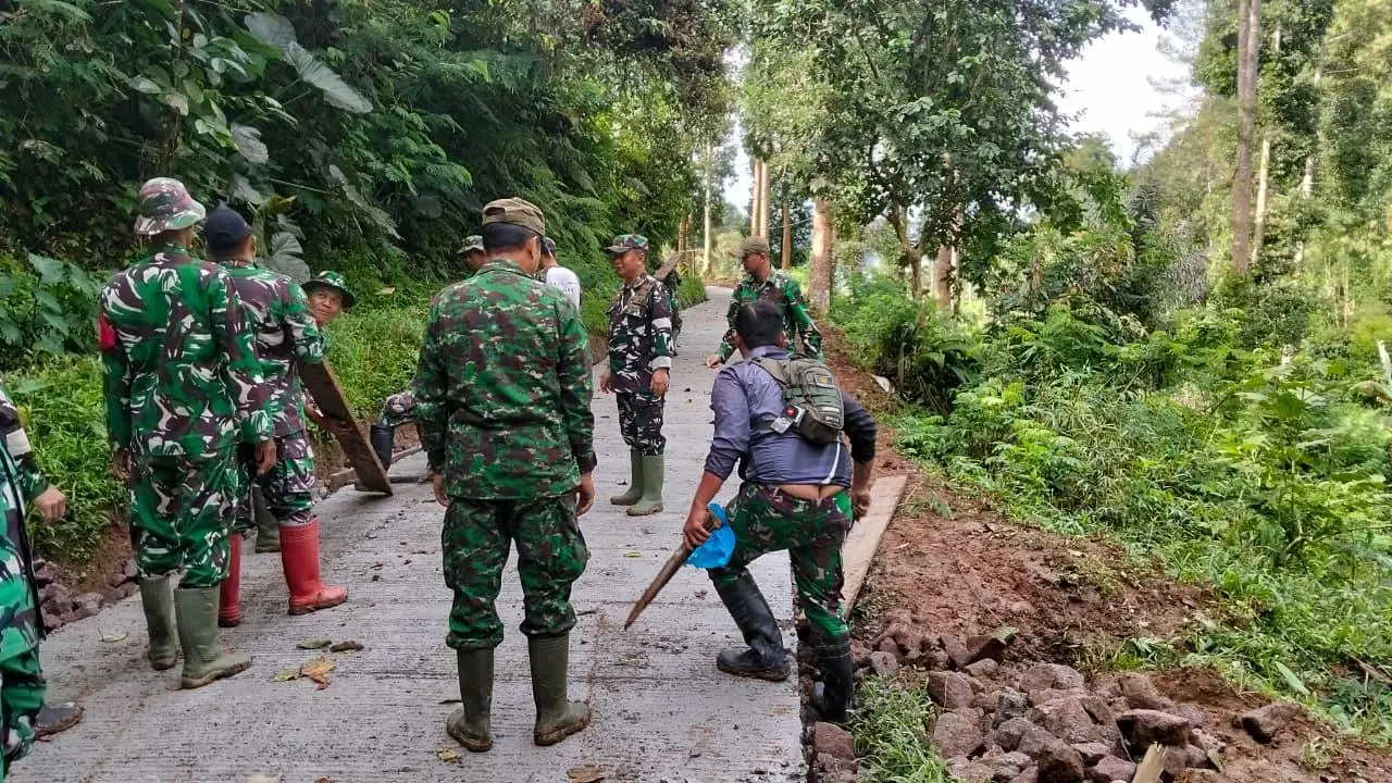 TMMD Ke-127 Kodim 0624/Kabupaten Bandung Capai 82 Persen, Jalan Beton di Cipelah Segera Rampung