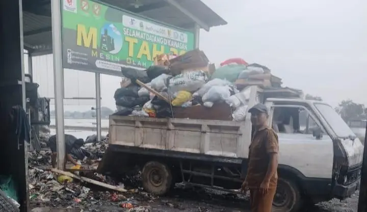 Inovasi dan Terobosan KDMP Lengkong: Kelola Sampah di 9 RW dan Hasilkan Produk Paving Blok