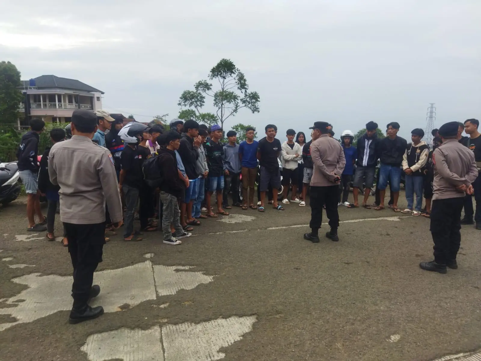 Polsek Ibun Amankan Puluhan Motor dalam Razia Balap Liar dan Knalpot Brong