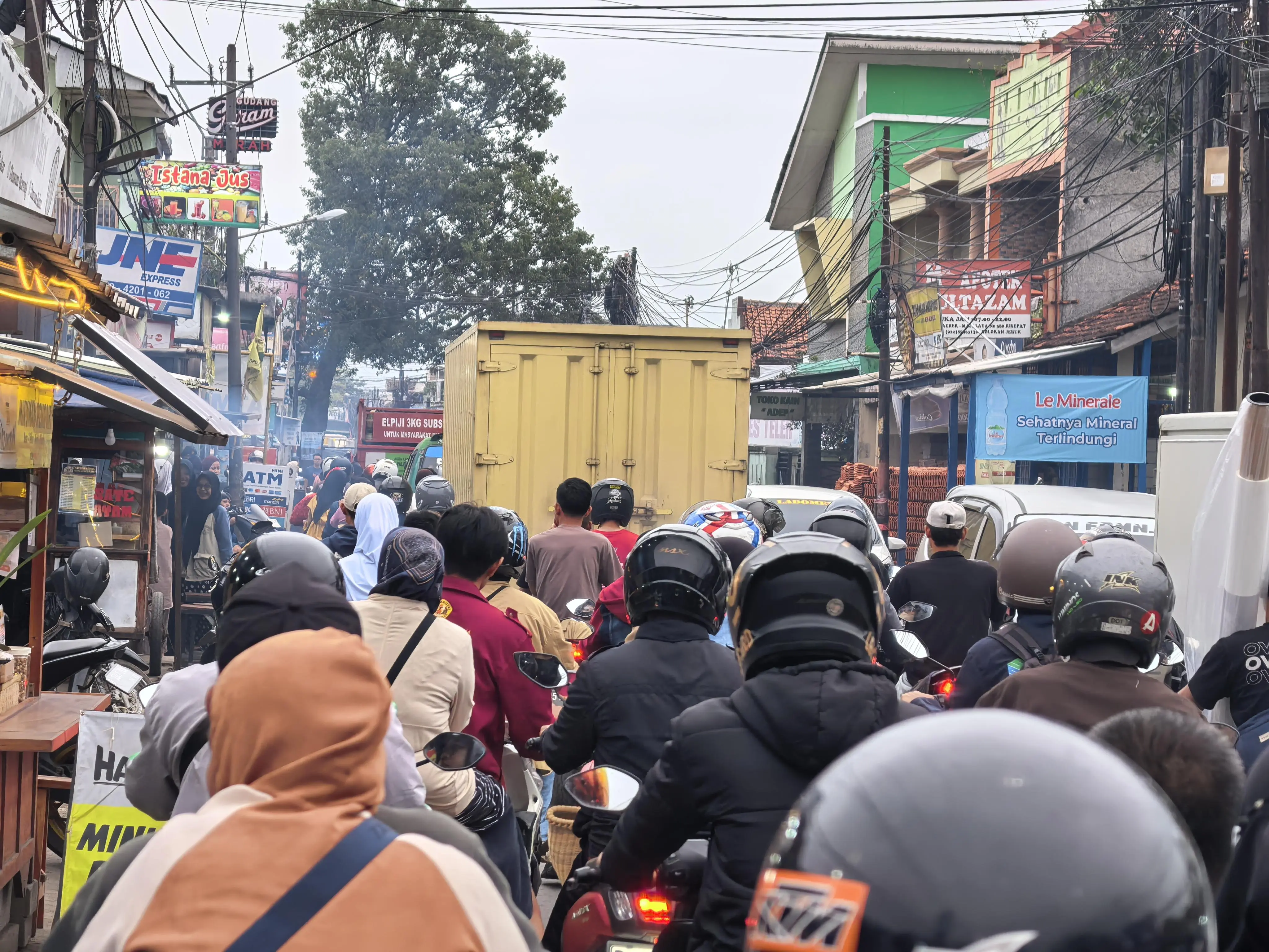 Majalaya–Solokanjeruk Tersendat Tiap Hari, Jalur Ekonomi Bandung Timur Tercekik Kemacetan