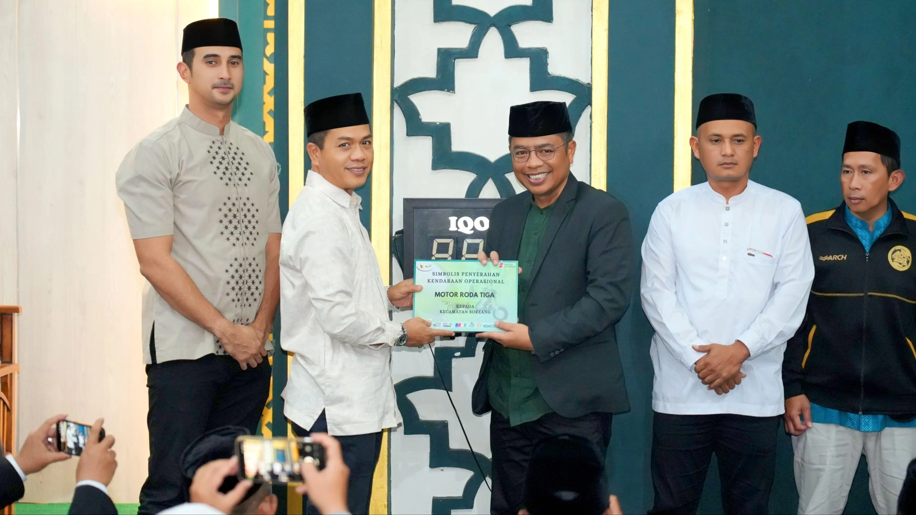Bukti Kehadiran Pemerintah, Bupati  Kang DS Serahkan Bantuan CPPD Kepada 28.370 Keluarga