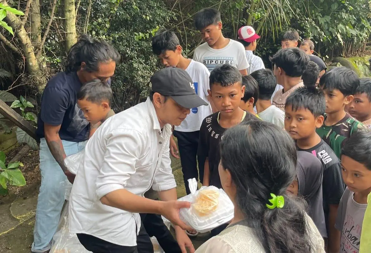 Tebar Berkah di Bulan Suci, Ketua Umum Naga Sukma Bah Ucuy Santuni Anak Yatim dan Kaum Duafa