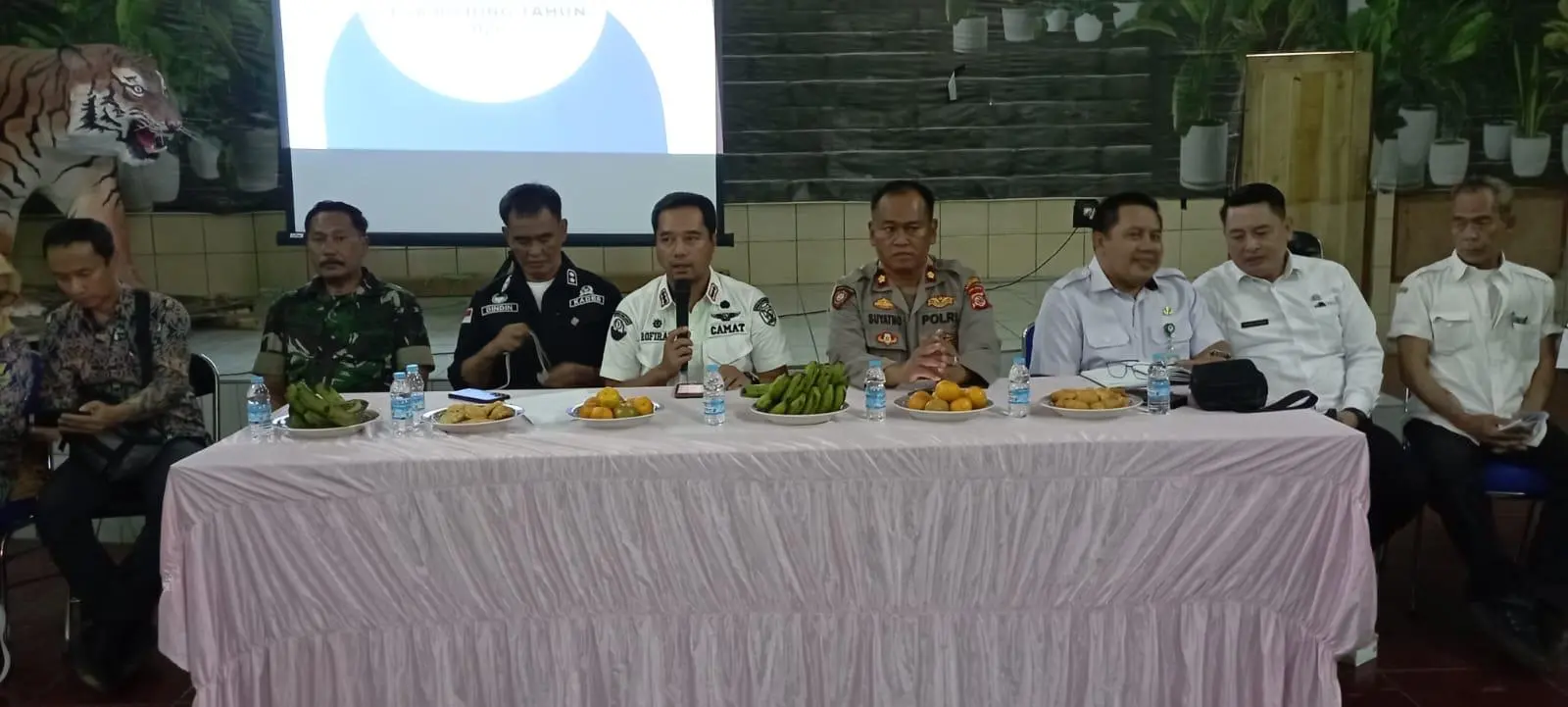 Kapolsek Majalaya Hadiri MUSDES Desa Bojong, Bahas Normalisasi Sungai dan Pembangunan TPT Pasca Banjir