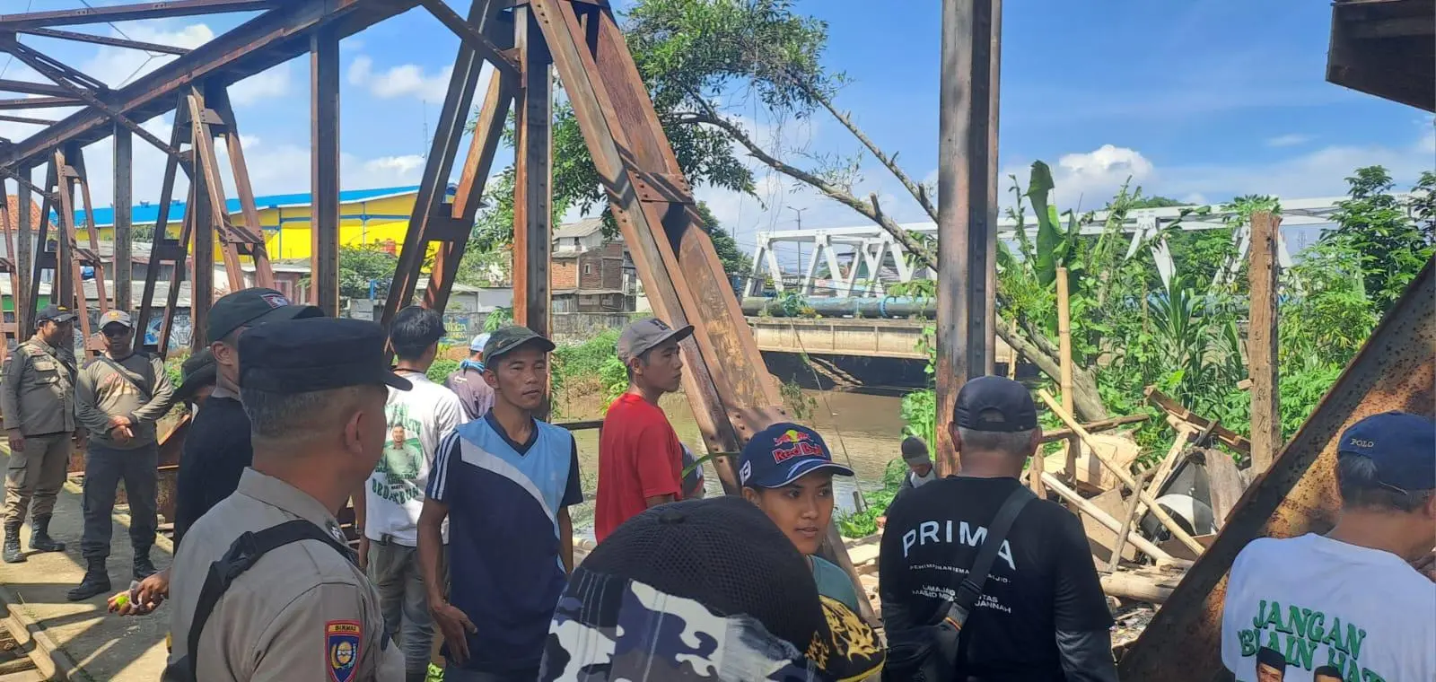 Percepat Normalisasi, Tim Gabungan Bongkar Bangunan Liar di Sempadan Citarum