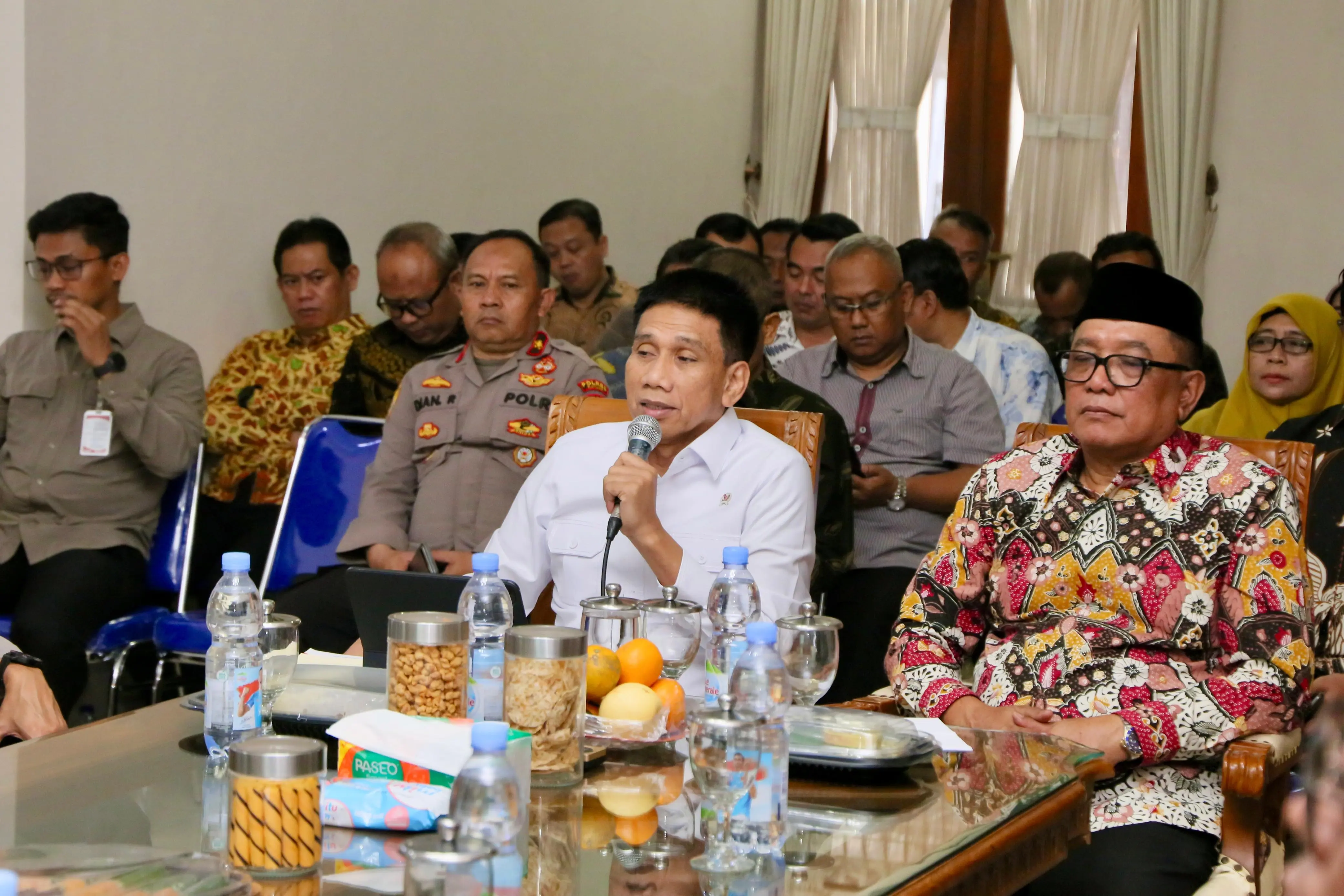 Wamendagri Wiyagus Tekankan Sinergi Daerah Sukseskan MBG dan Kopdeskel Merah Putih