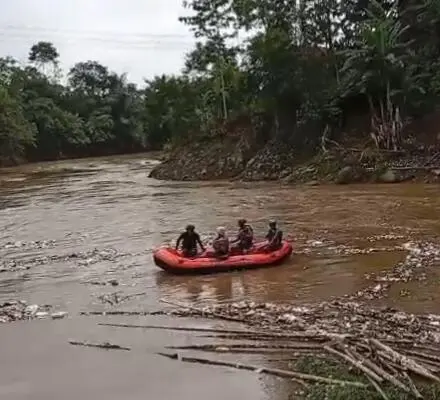 Hari ke-3 Pencarian Jasad Enok yang Terseret Arus Sungai Saat Buang Air Kecil Masih Nihil