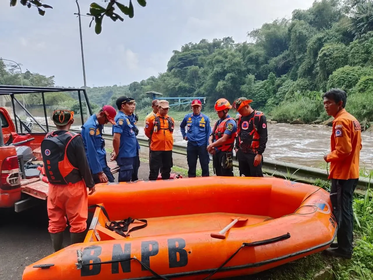 Jasad Enok yang Terseret Arus Sungai Saat Buang Air Kecil Belum Ditemukan