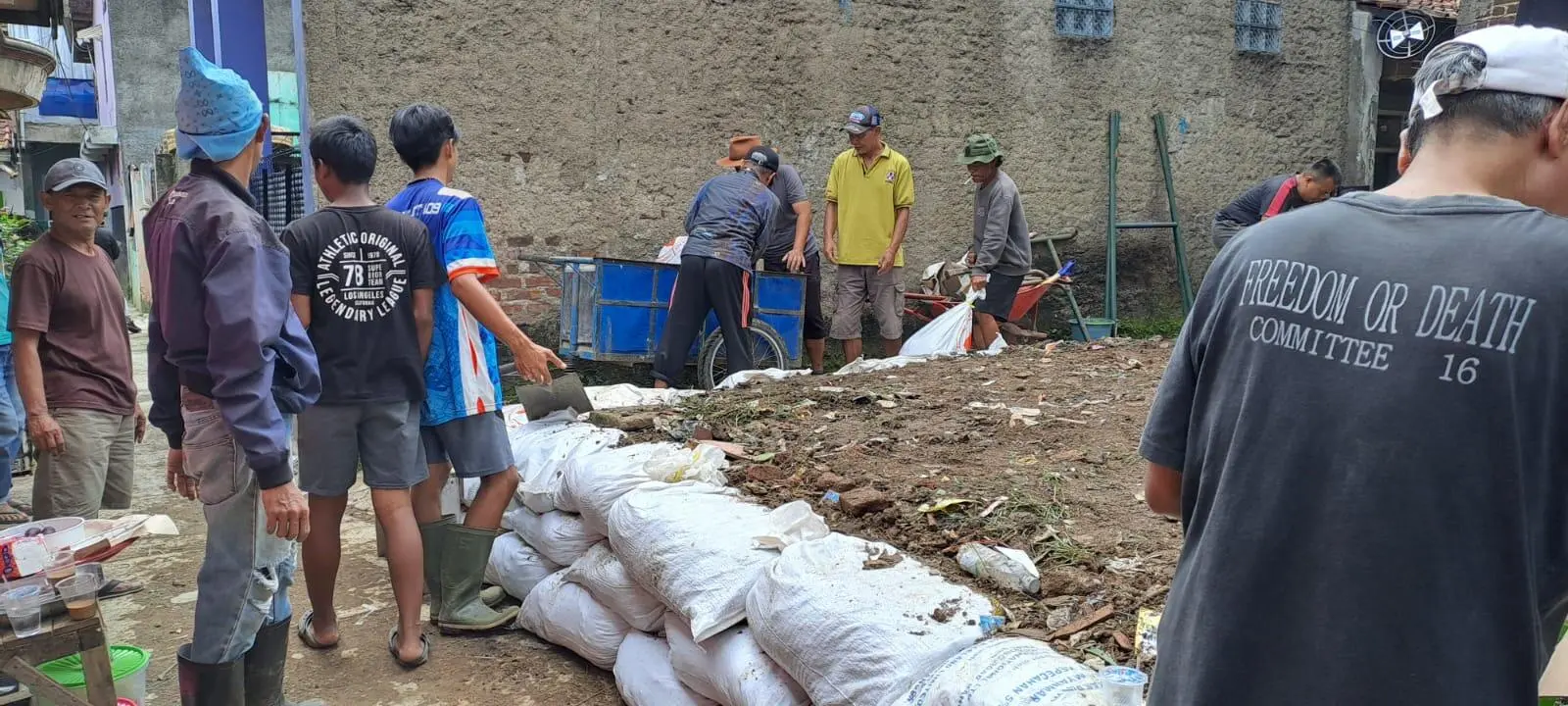 Prima Bersihkan Lingkungan Secara Rutin Demi Menjaga Kesehatan dan Kualitas Hidup Masyarakat
