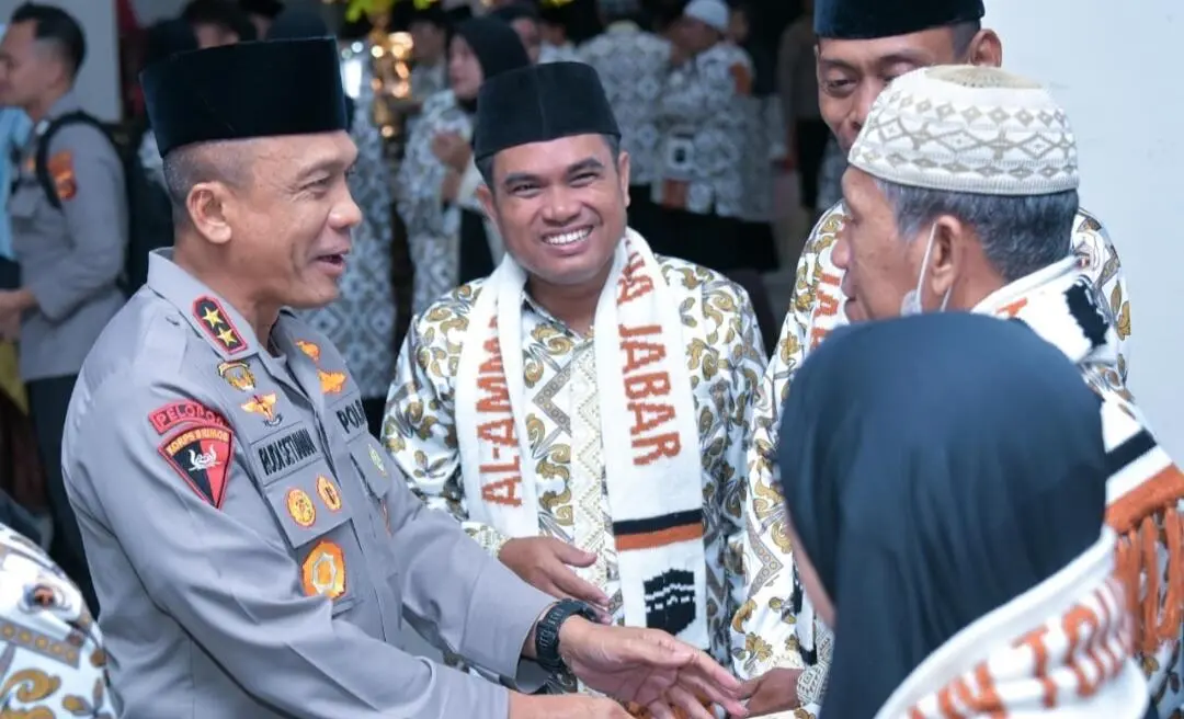 Kapolda Jabar Pimpin Pelepasan Jamaah Umrah Masjid Al-Amman, Tekankan Nilai Spiritual dan Kebersamaan