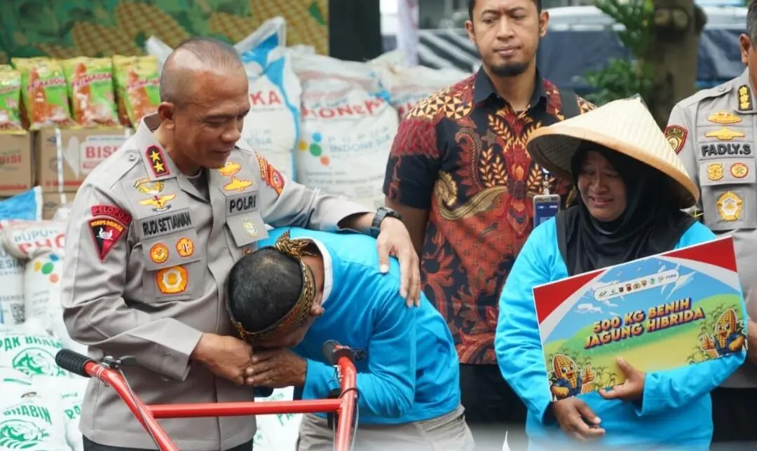 Petani Dapat Umroh Gratis dari Kapolda Jabar, “Haturnuhun Bapak Kapolda”